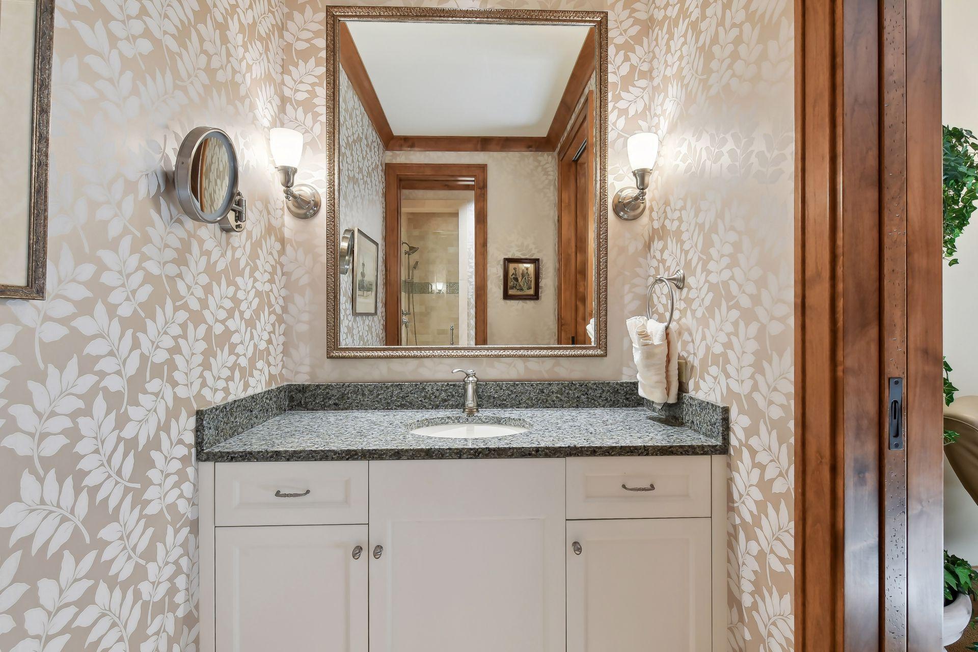 Guest room en-suite 3/4 bath