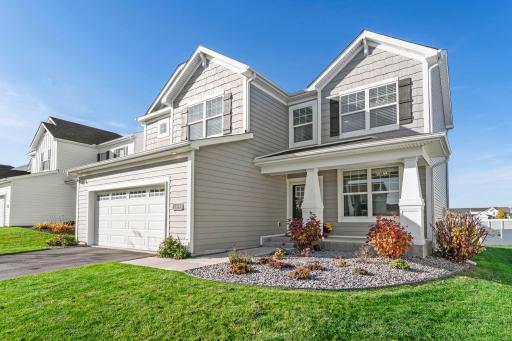 Beautiful 4-bedroom, 4-bathroom home in an ideal Lakeville location!