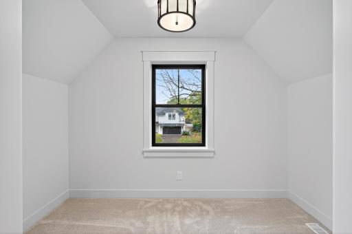 77_641_Park_St_E77_mls.jpg