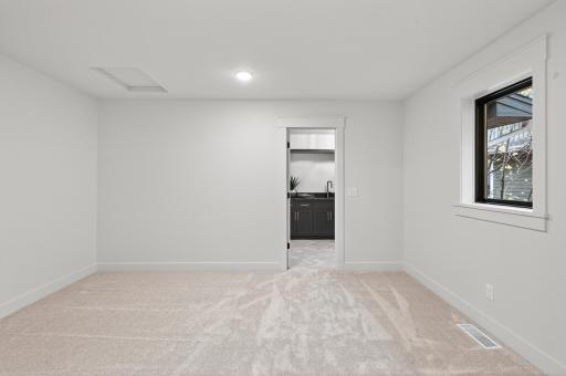 61_641_Park_St_E61_mls.jpg