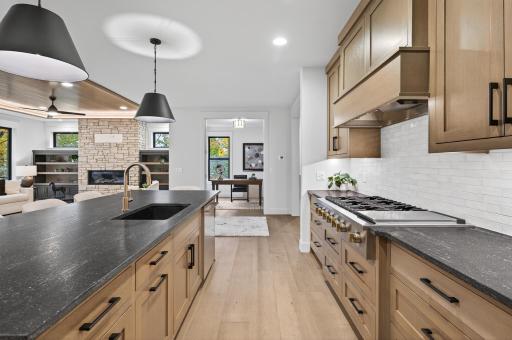 32_641_Park_St_E32_mls.jpg
