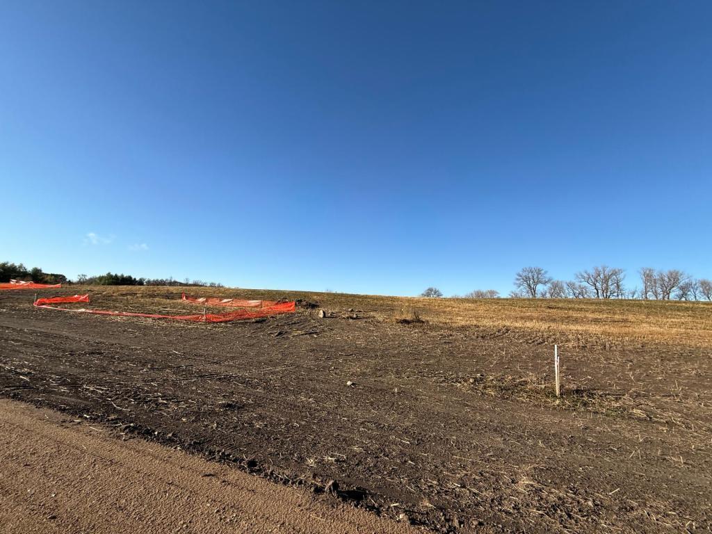 Lot 4