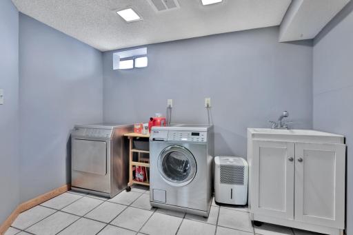 2019 Cottage Avenue E, Saint Paul, MN 55119