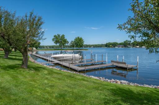 There are several day slips for your guests to pull in, tie up and visit for the day. A very convenient and useful feature on the lake!