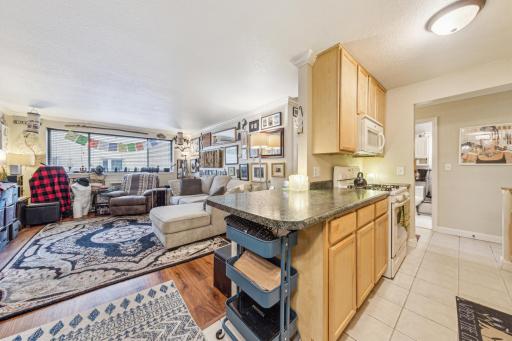 Kitchen with breakfast bar