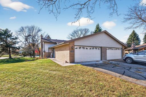 Photo for 7107 Robinwood Bay, Woodbury, MN 55125 - listing #6813660 7107 Robinwood Bay, Woodbury, MN 55125