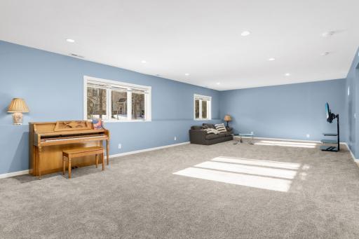 Lots of natural light, ideal for games or entertaining.