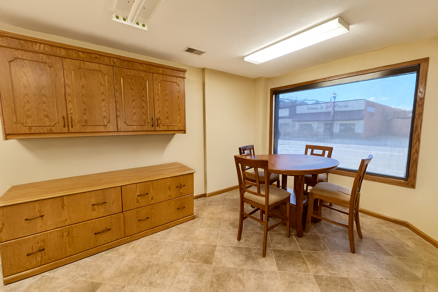 Kitchen/Dining Area