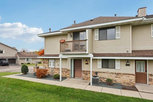 Photo for 7536 Vinewood Court, Maple Grove, MN 55311 - listing #6813869 Charming end-unit townhome with attached garage.