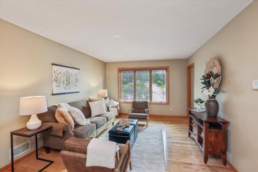 Photo for 567 Lakewood Drive S, Saint Paul, MN 55119 - listing #6814652 567 Lakewood Drive S, Saint Paul, MN 55119
