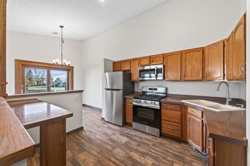 kitchen BRAND NEW APPLIANCES. NEVER COOKED ON