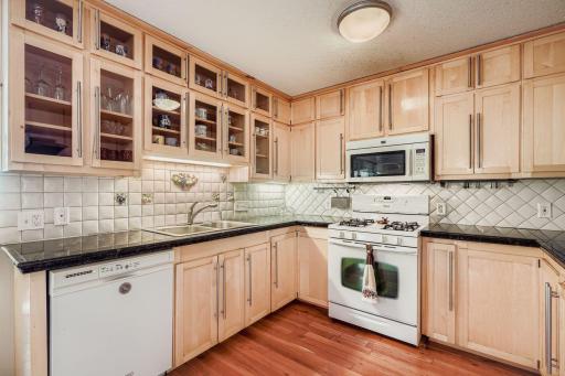 7616 Landau Dr - Web Quality - 008 - 09 Kitchen.jpg