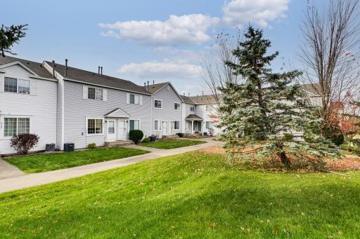 Photo for 9121 Scarlet Globe Drive, Eden Prairie, MN 55347 - listing #6814938 9121 Scarlet Globe Drive, Eden Prairie, MN 55347