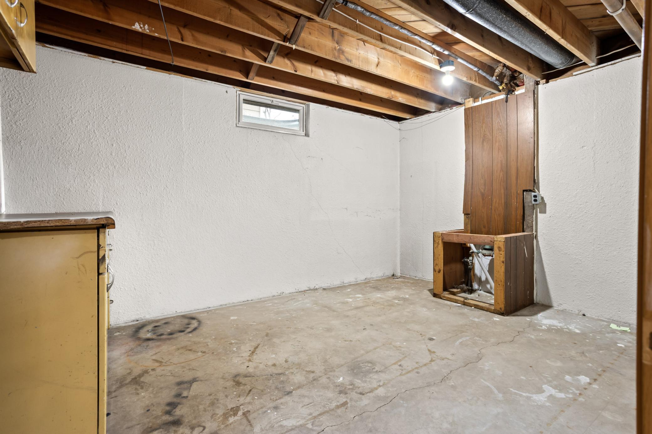 Storage/work room