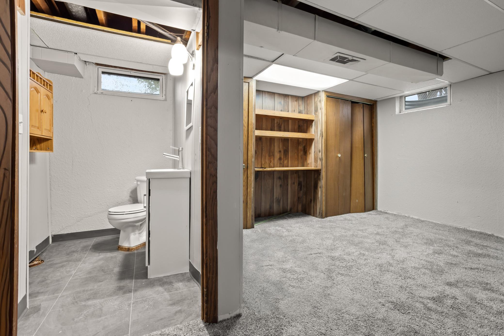 Basement bonus room/ 1/2 bath