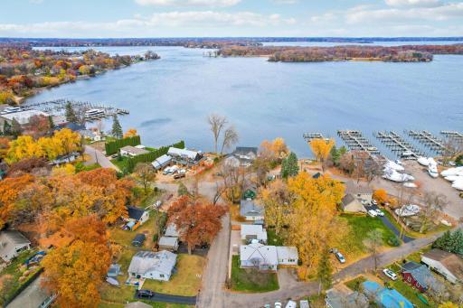 25/15 Waseca Avenue, Excelsior, MN 55331