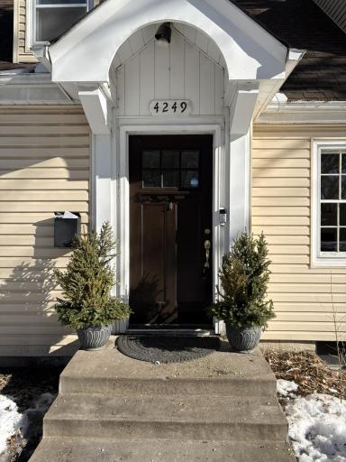 A classic 1.5-story ready for your vision