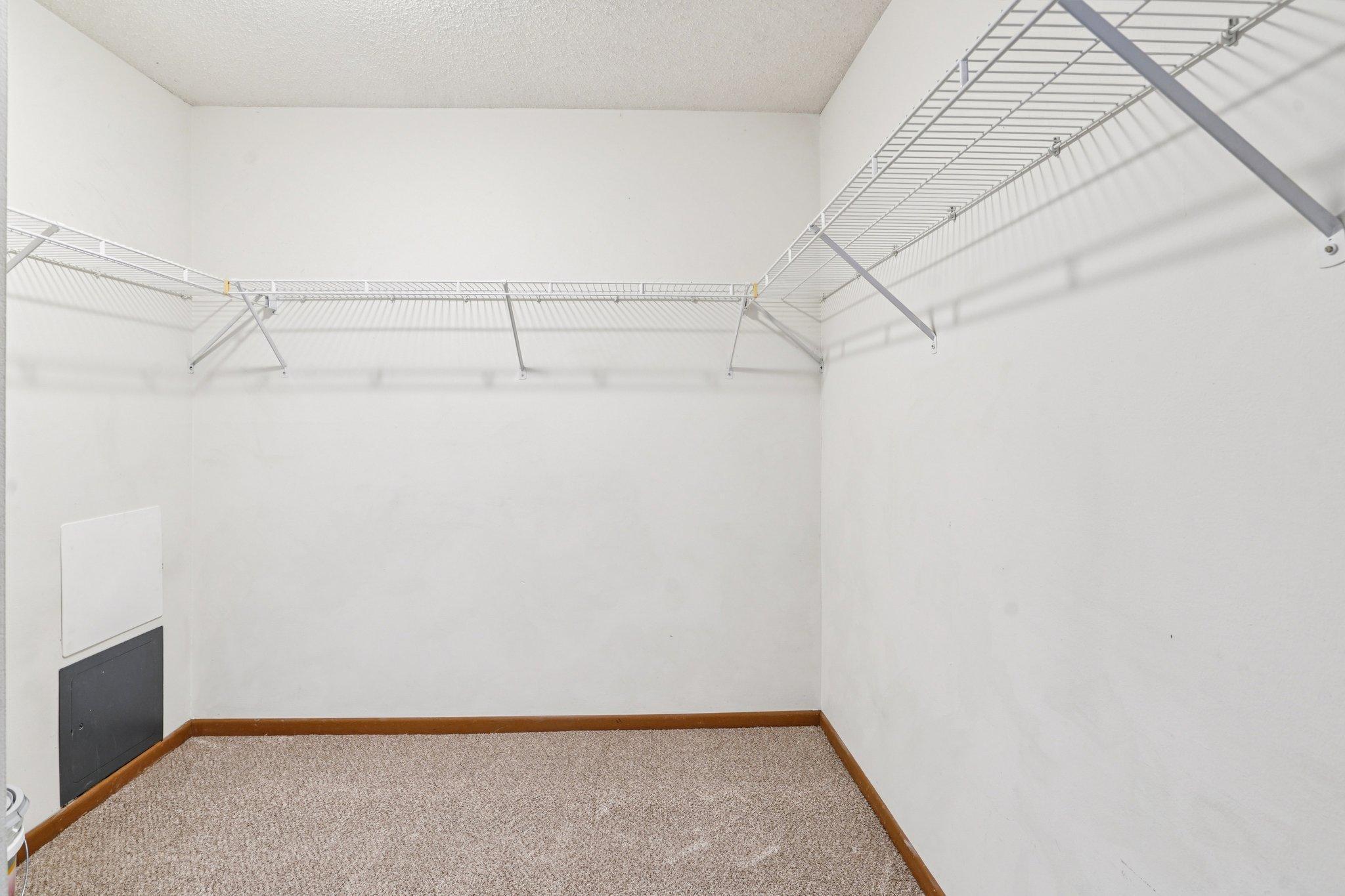 18-web-or-mls-Chasewood Pkwy unit 202-S1004-018.jpg