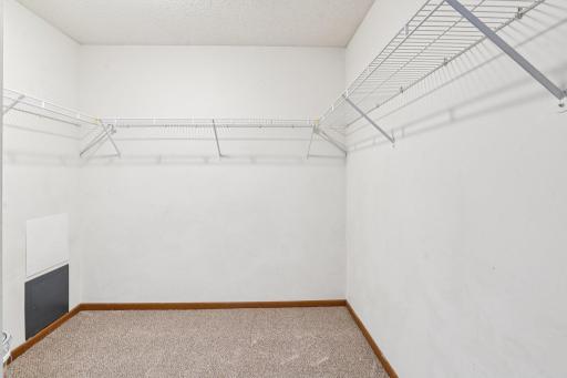18-web-or-mls-Chasewood Pkwy unit 202-S1004-018.jpg