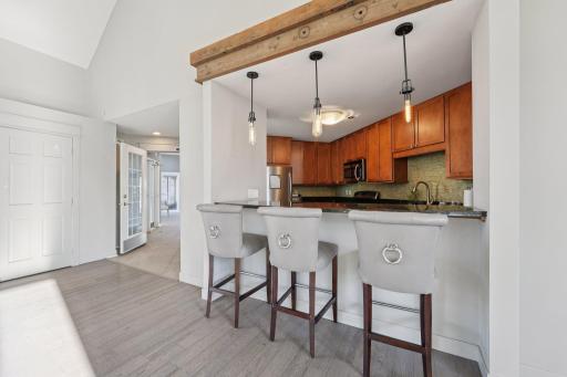 6145 Chasewood Parkway, 202, Hopkins, MN 55343