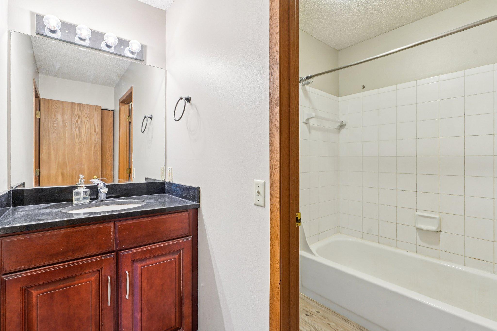 12-web-or-mls-Chasewood Pkwy unit 202-S1004-012.jpg