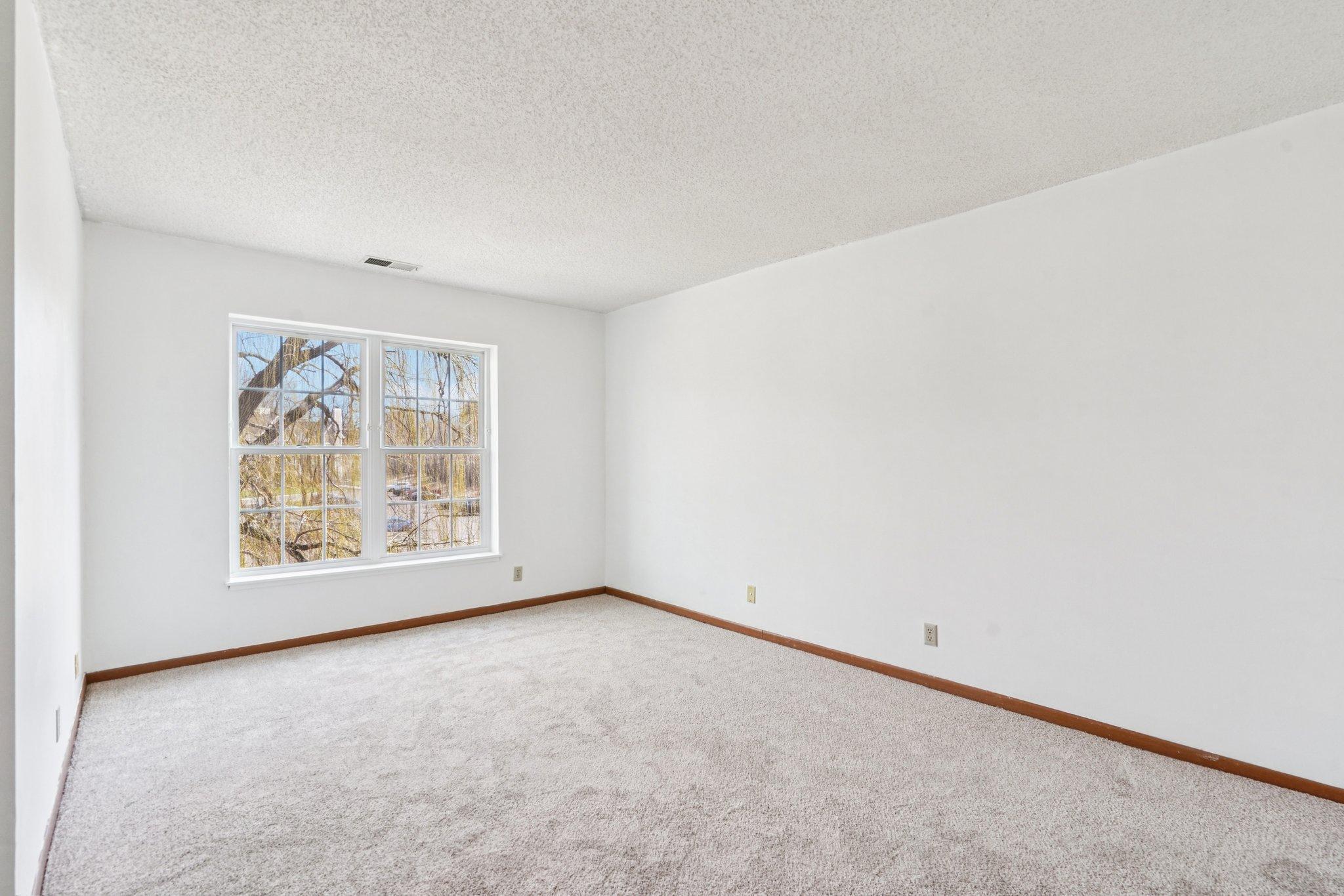 14-web-or-mls-Chasewood Pkwy unit 202-S1004-014.jpg