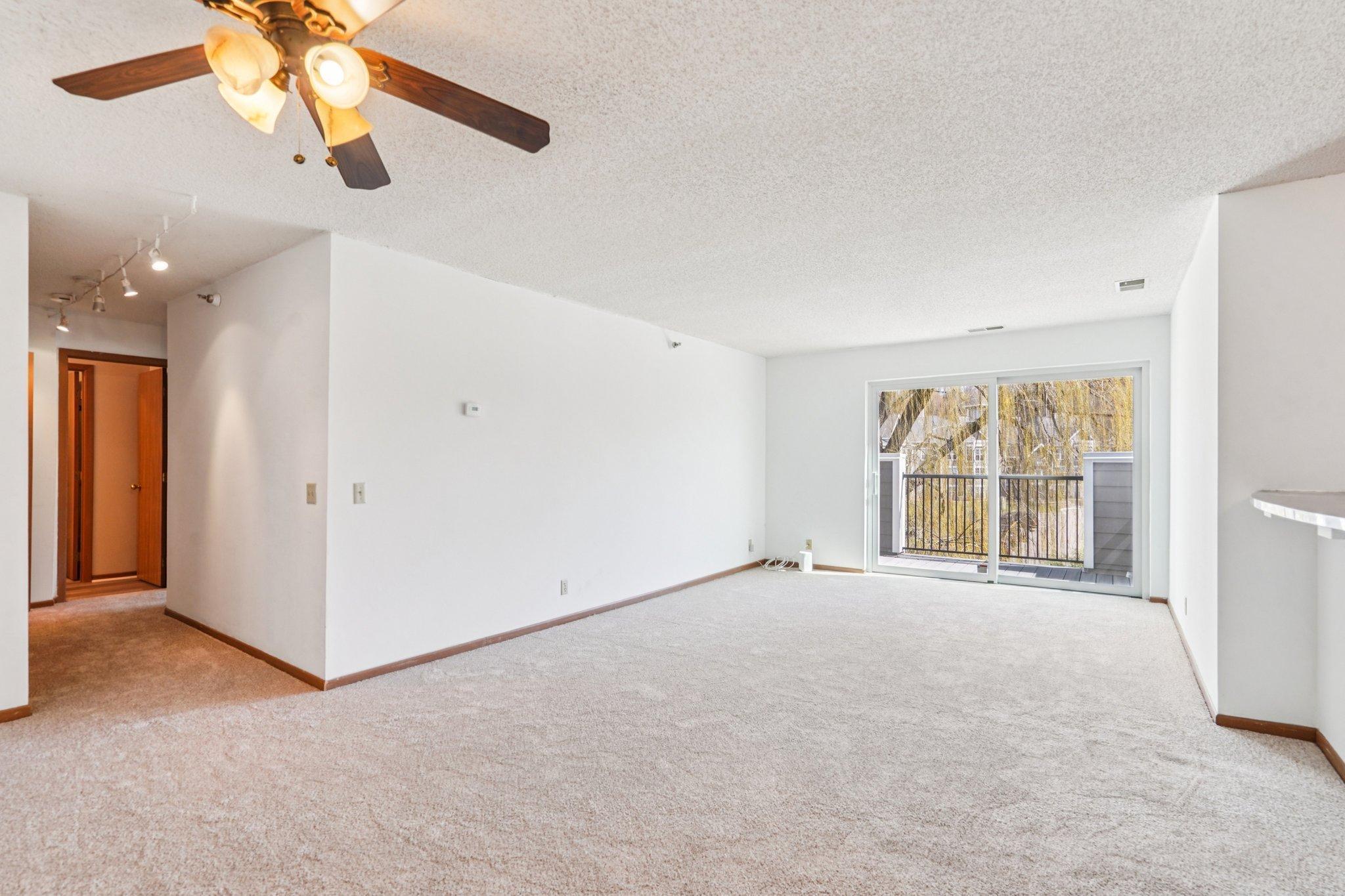 3-web-or-mls-Chasewood Pkwy unit 202-S1004-003.jpg