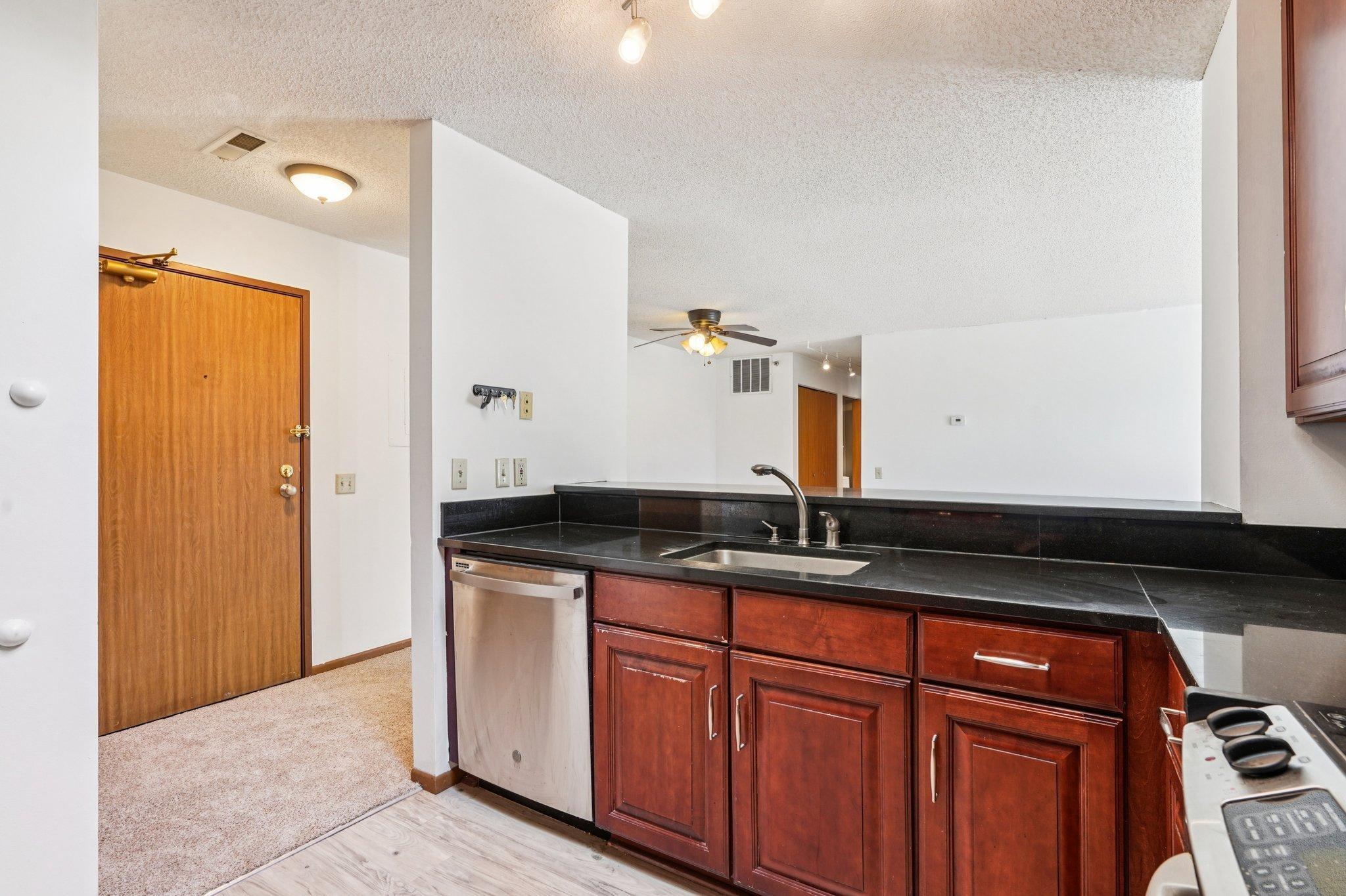 9-web-or-mls-Chasewood Pkwy unit 202-S1004-009.jpg