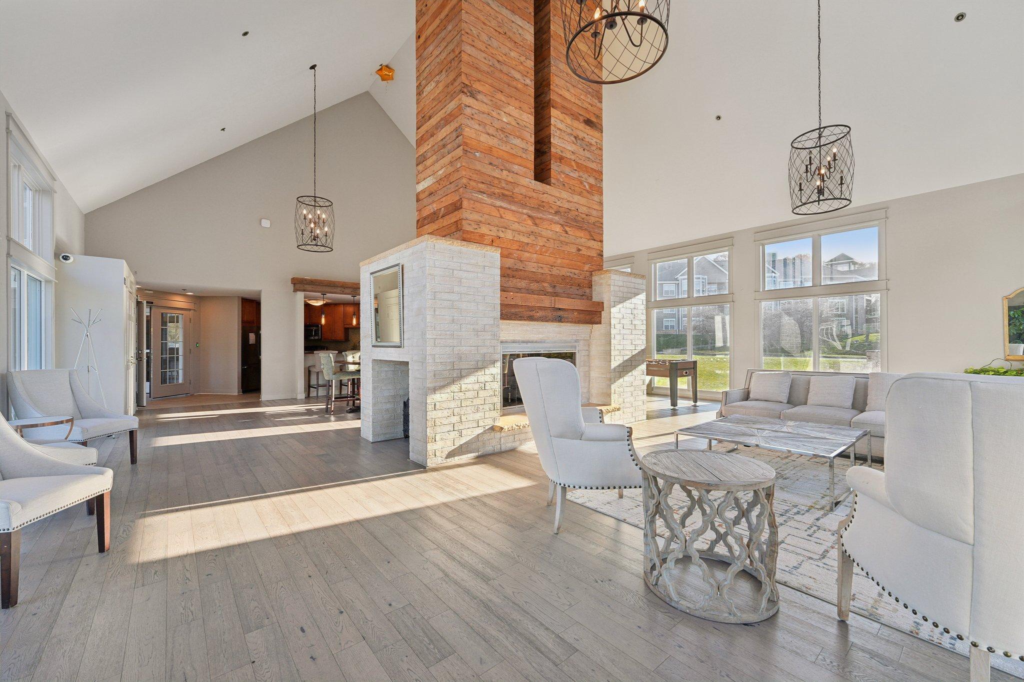 3-web-or-mls-Chasewood Pkwy-1311-903.jpg