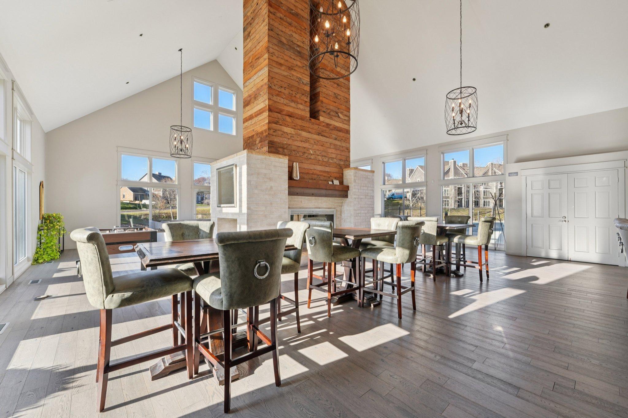 5-web-or-mls-Chasewood Pkwy-1311-905.jpg