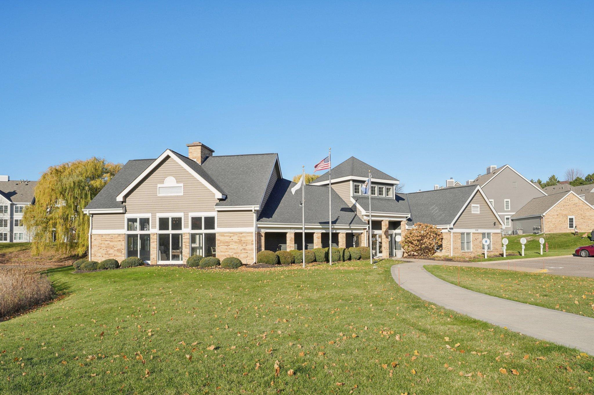 1-web-or-mls-Chasewood Pkwy-1311-901.jpg