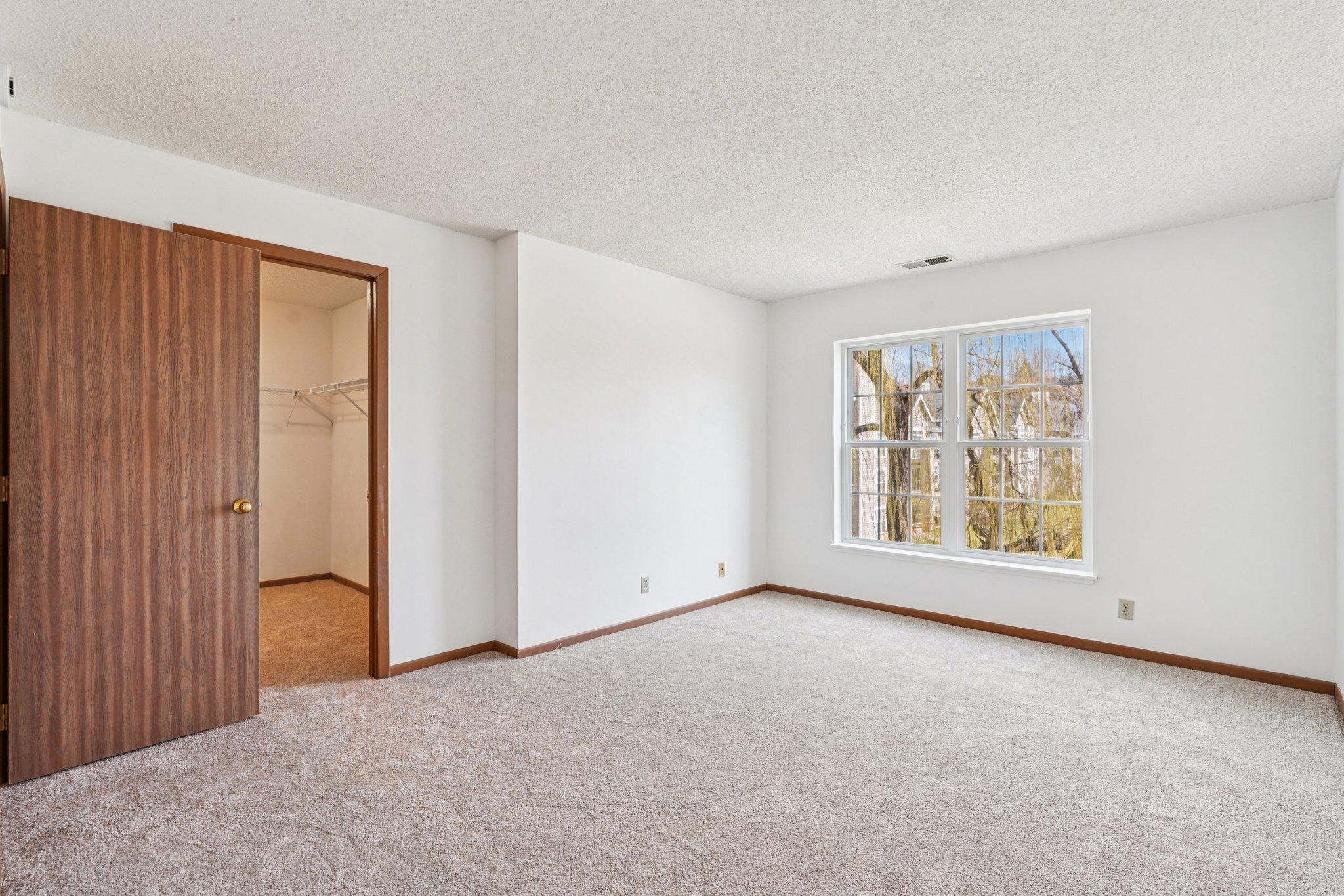 15-web-or-mls-Chasewood Pkwy unit 202-S1004-015.jpg