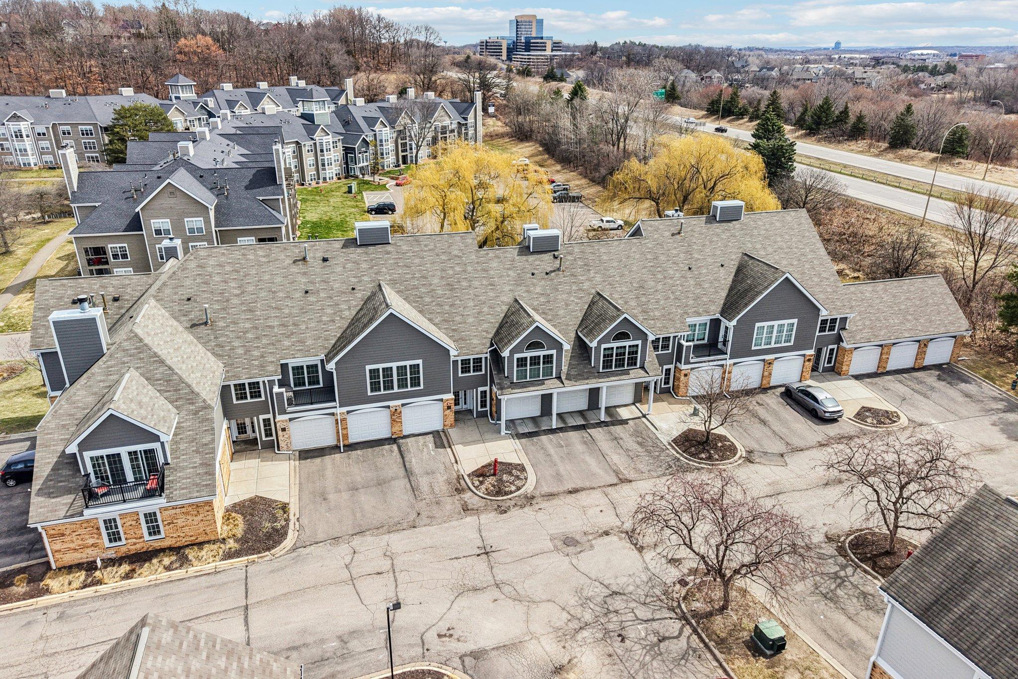 39-web-or-mls-Chasewood Pkwy unit 202-S1004-039.jpg