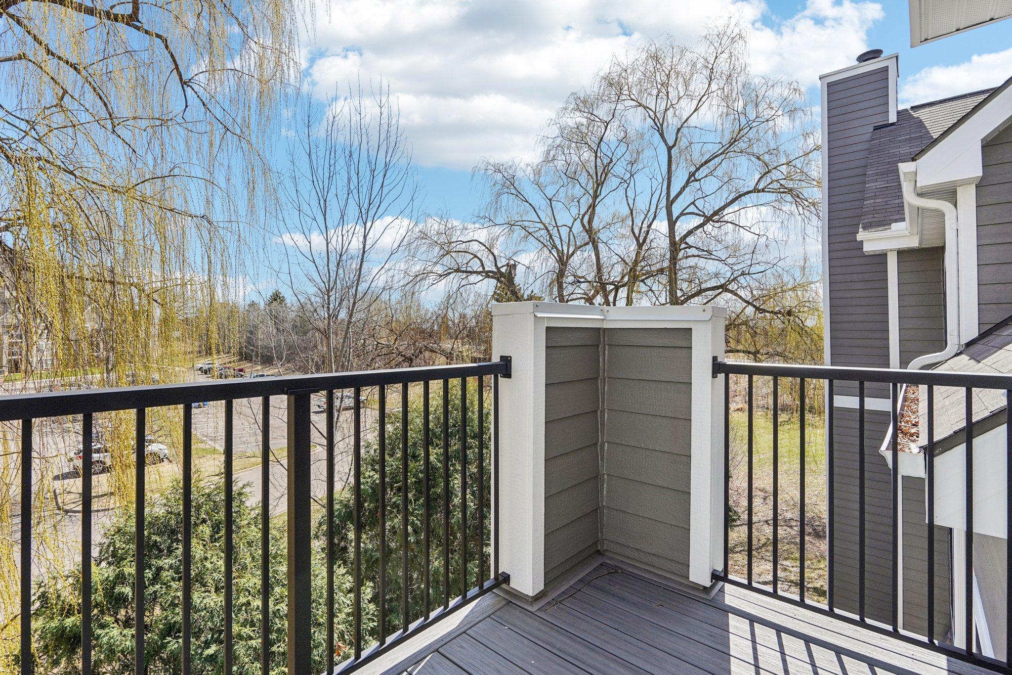 24-web-or-mls-Chasewood Pkwy unit 202-S1004-024.jpg