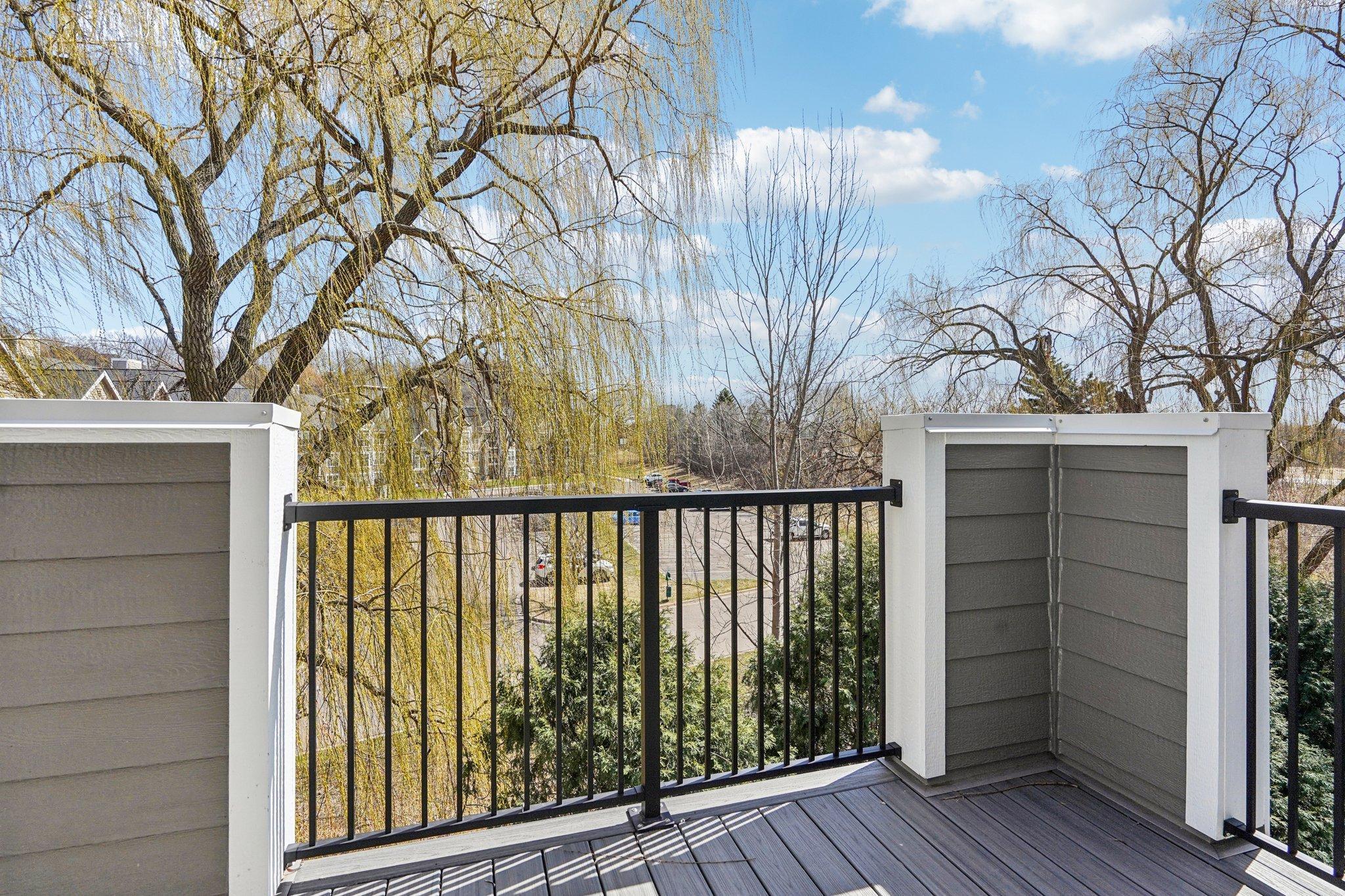 22-web-or-mls-Chasewood Pkwy unit 202-S1004-022.jpg