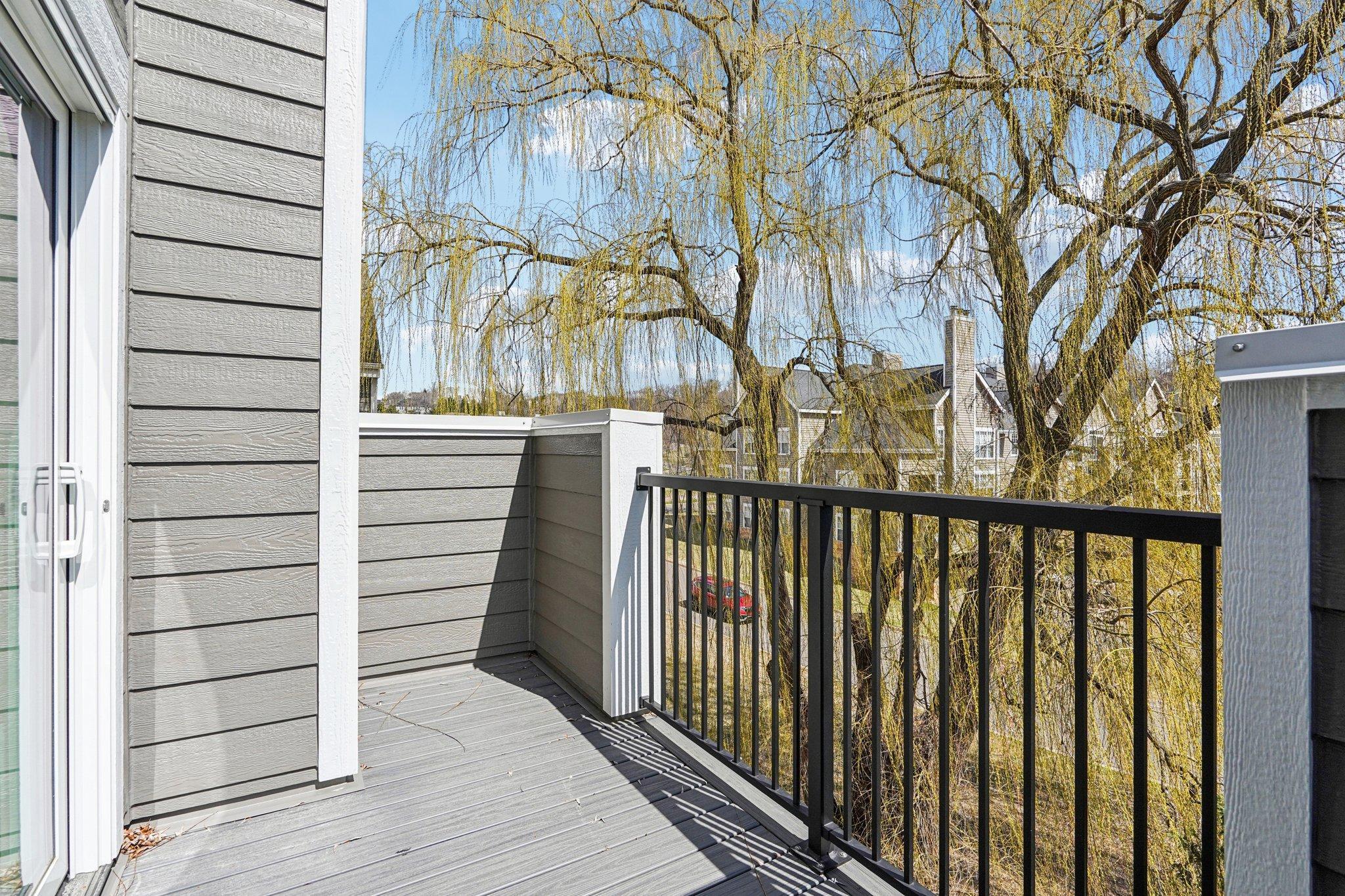 23-web-or-mls-Chasewood Pkwy unit 202-S1004-023.jpg