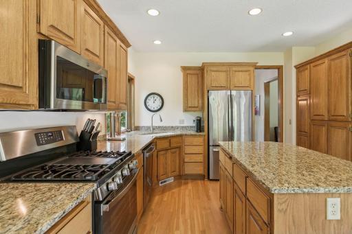 7810 W 95th Street, Bloomington, MN 55438