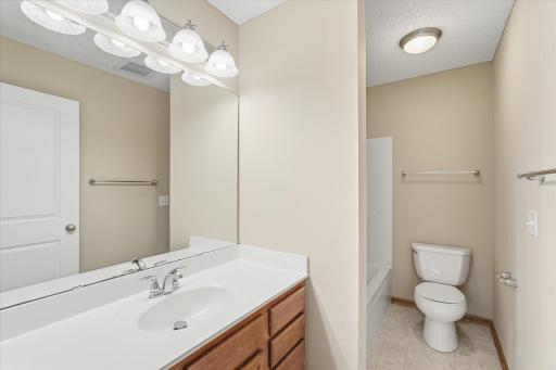 6449 Hedgecroft Avenue S, Cottage Grove, MN 55016