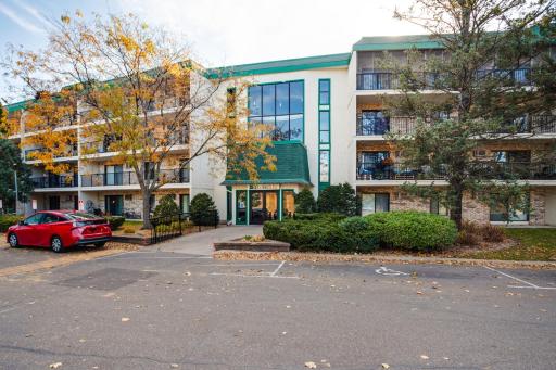 10401 Cedar Lake Road, 215, Hopkins, MN 55305