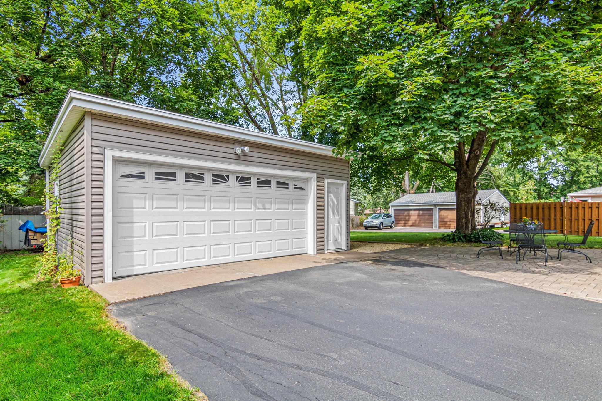 Detached garage