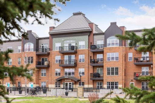 1800 Graham Avenue West - Spacecrafting - 0002.jpg