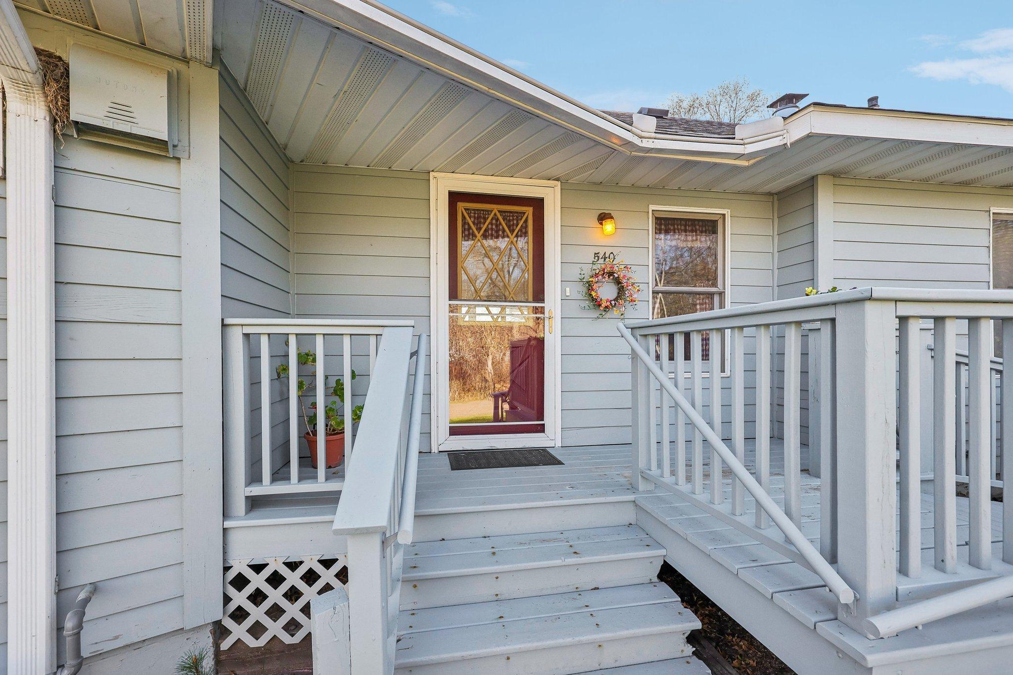 3-web-or-mls-W Elm St-S2504-003.jpg
