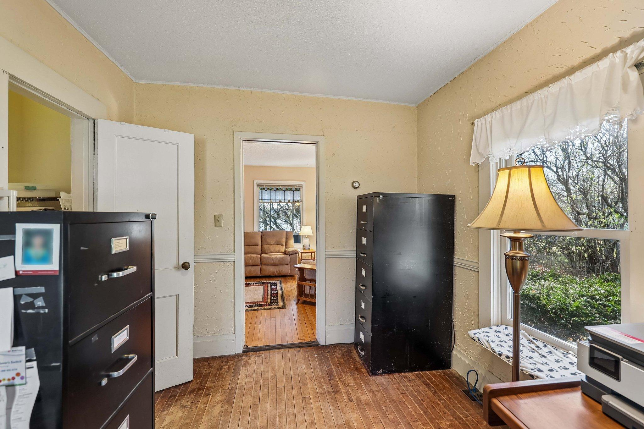 14-web-or-mls-W Elm St-S2504-014.jpg