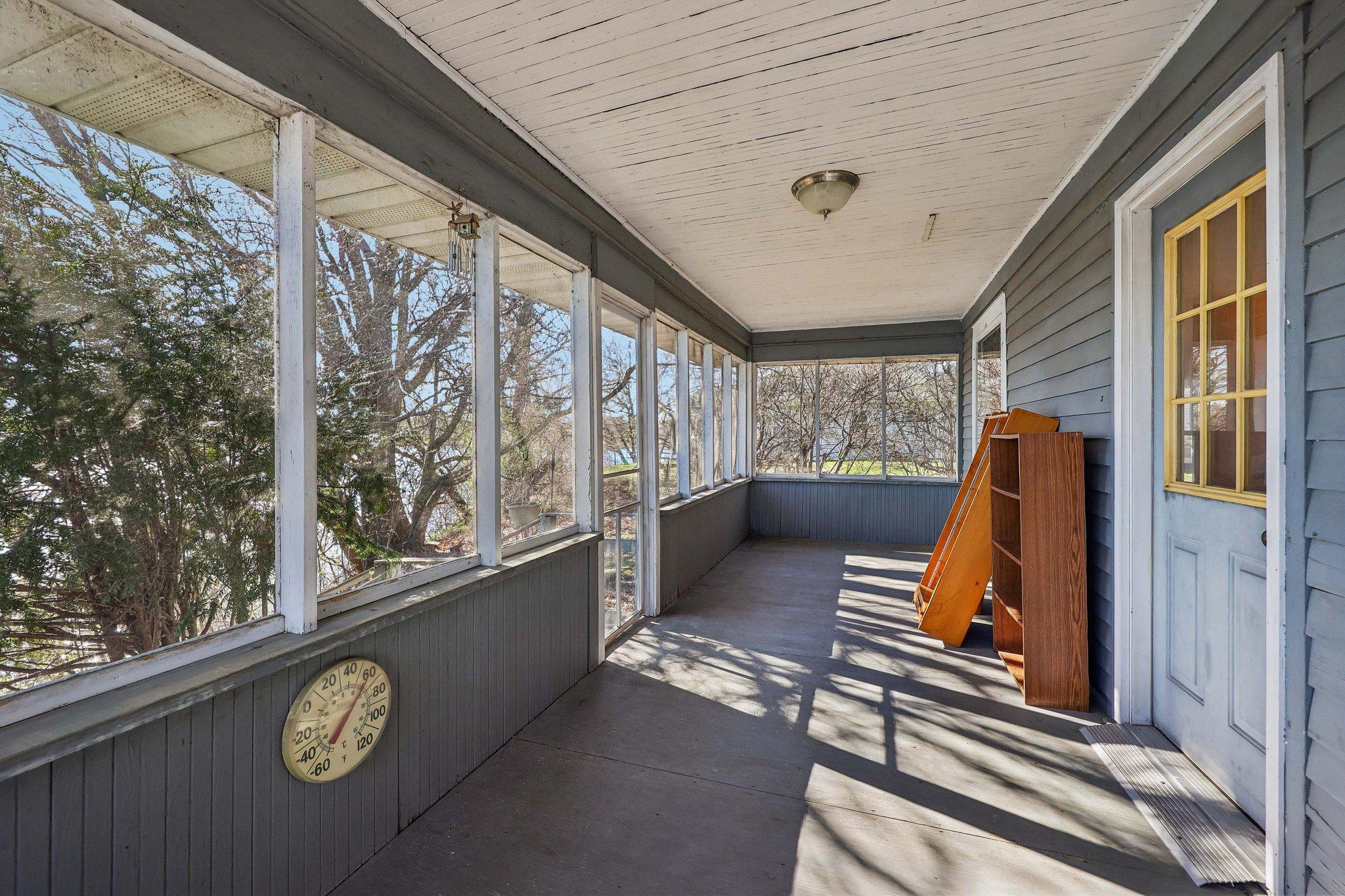 30-web-or-mls-W Elm St-S2504-030.jpg