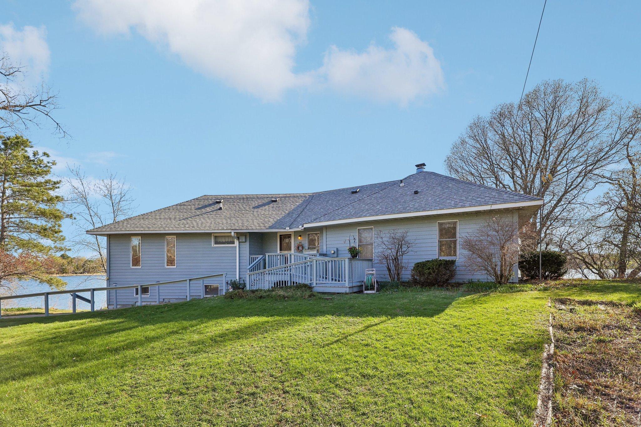 2-web-or-mls-W Elm St-S2504-002.jpg