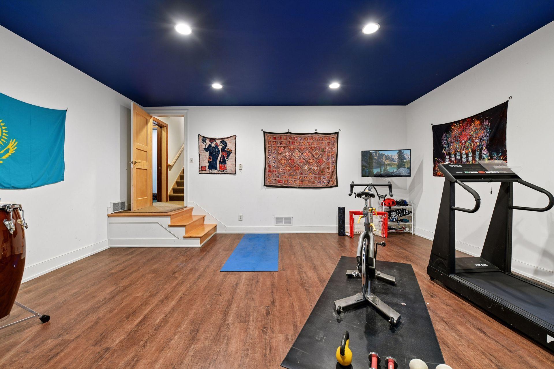 Exercise or other activities, the high ceiling offers ideal theatre or golf simulator space