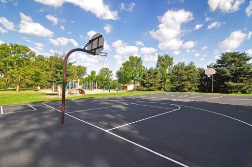 4143 Meadowlark Point, Eagan, MN 55122
