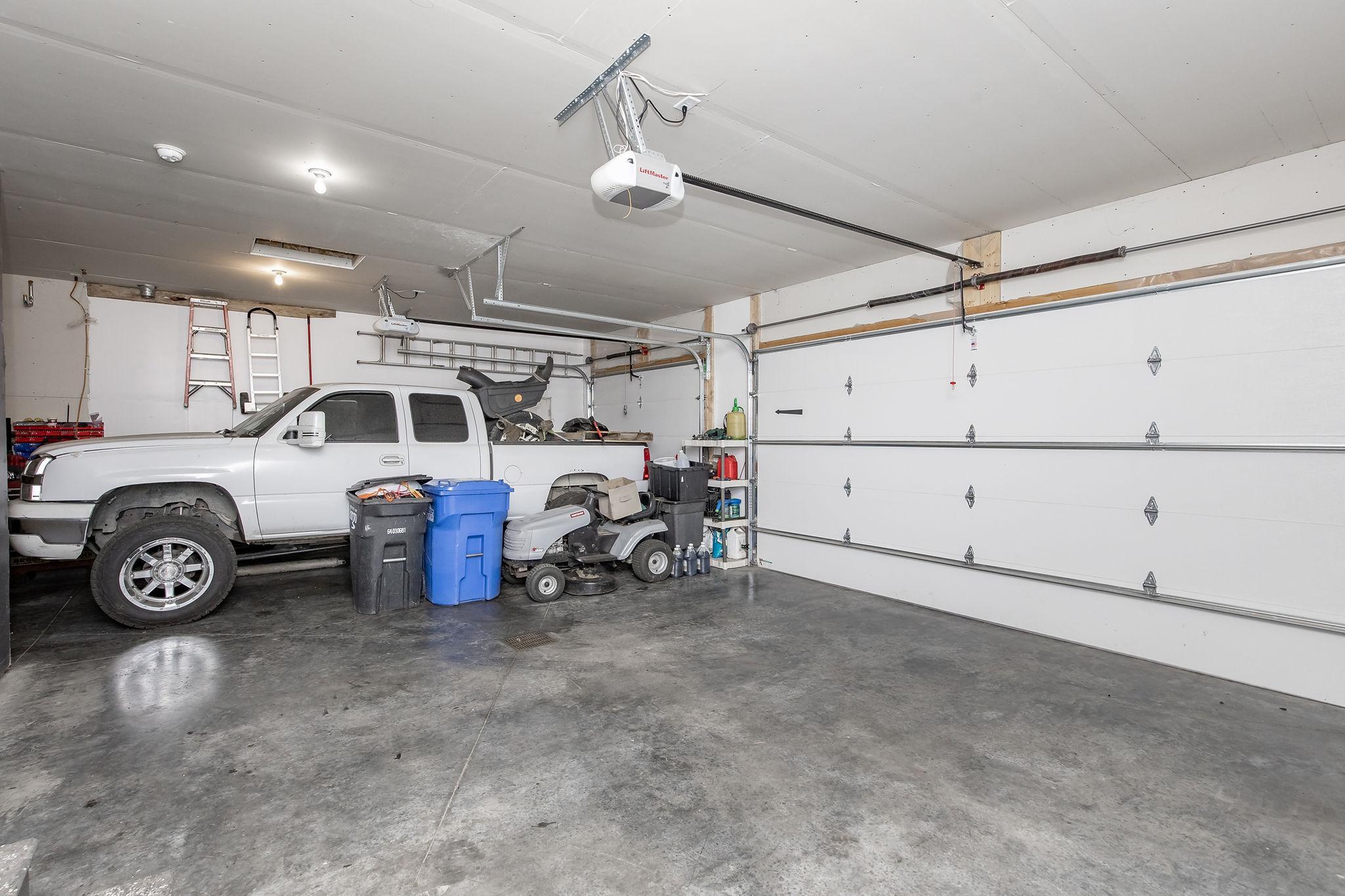 Garage - finished w/ floor drain