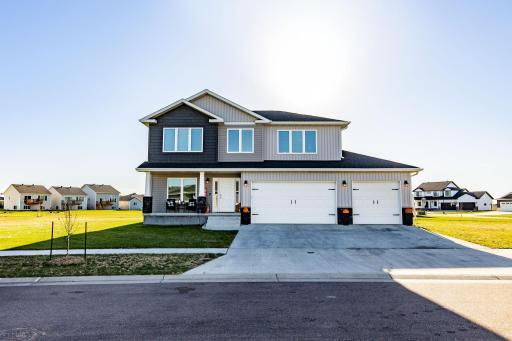 6690 Crofton Lane S, Fargo, ND 58104