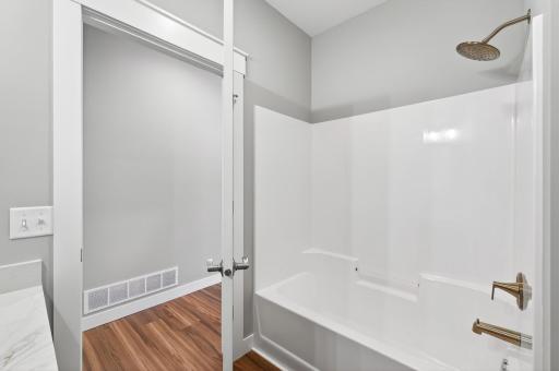 1043 Legend Lane, River Falls, WI 54022